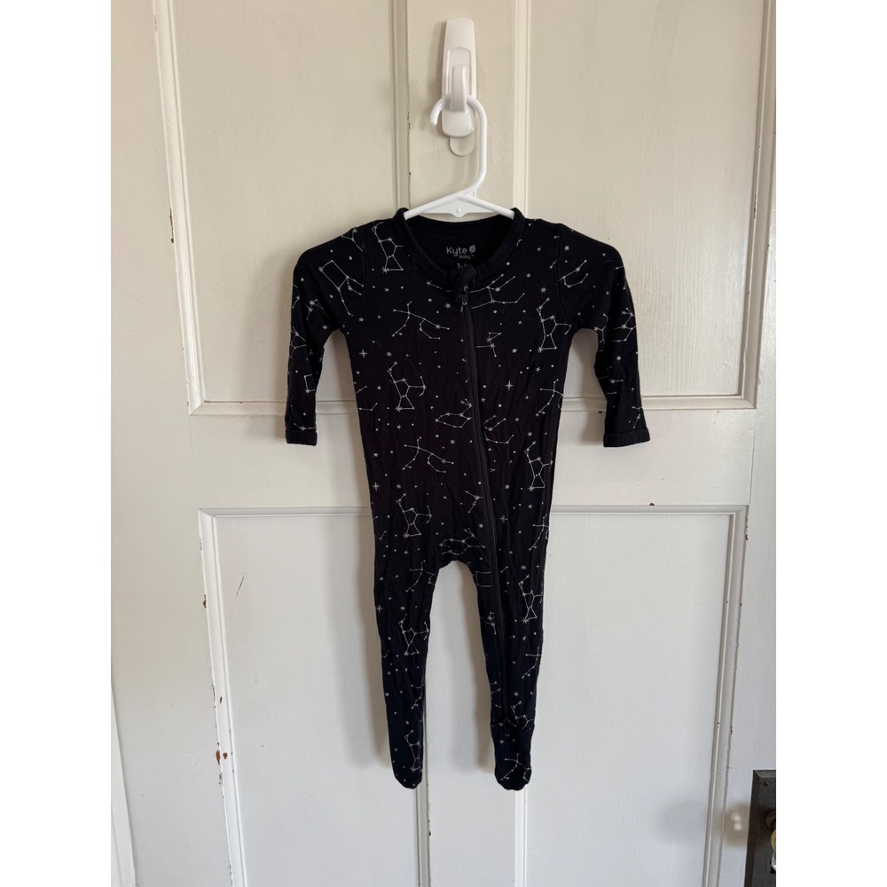 Kyte baby Midnight Constellation zippered footie size 3-6 mos